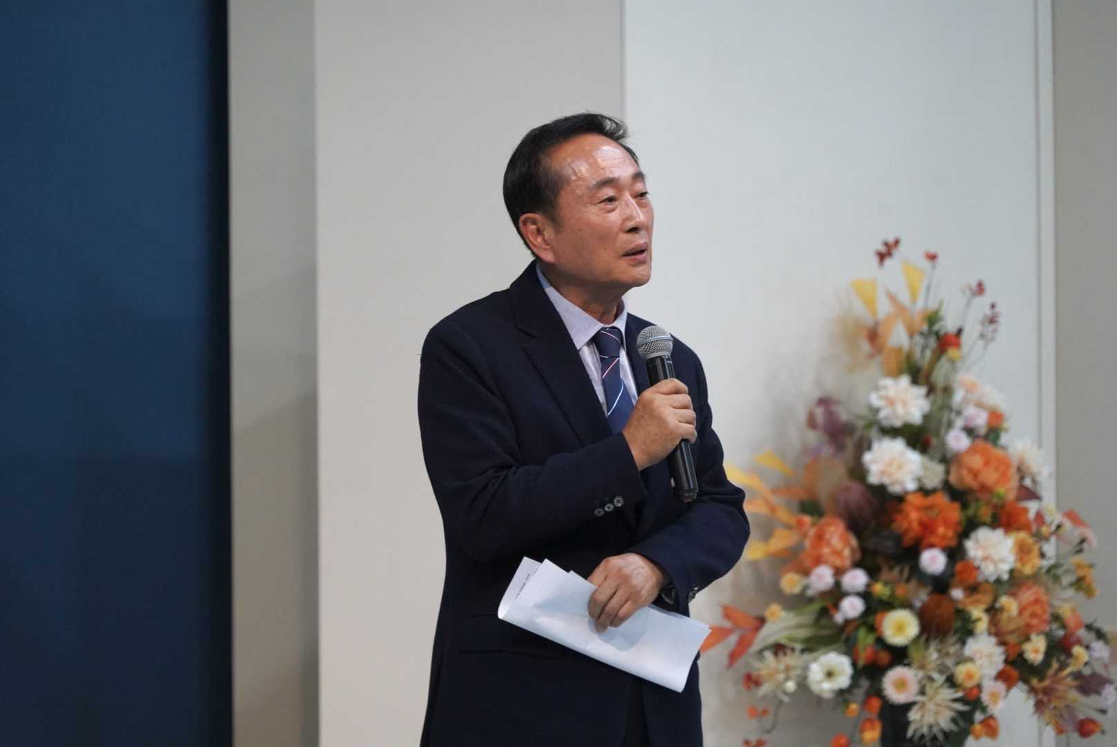 비즈니스포럼 회장 이청근 회장이 인사말을 전하고 있다.